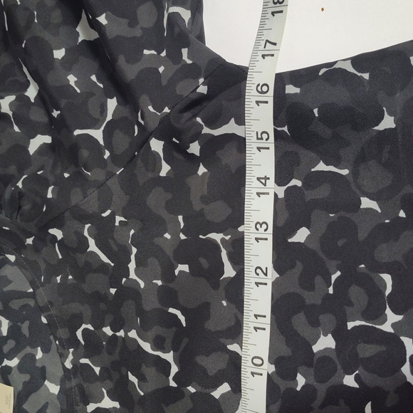 LOFT X Small Petite Black and Gray Abstract Blouse With Puff Sleeves - Picture 5 of 7